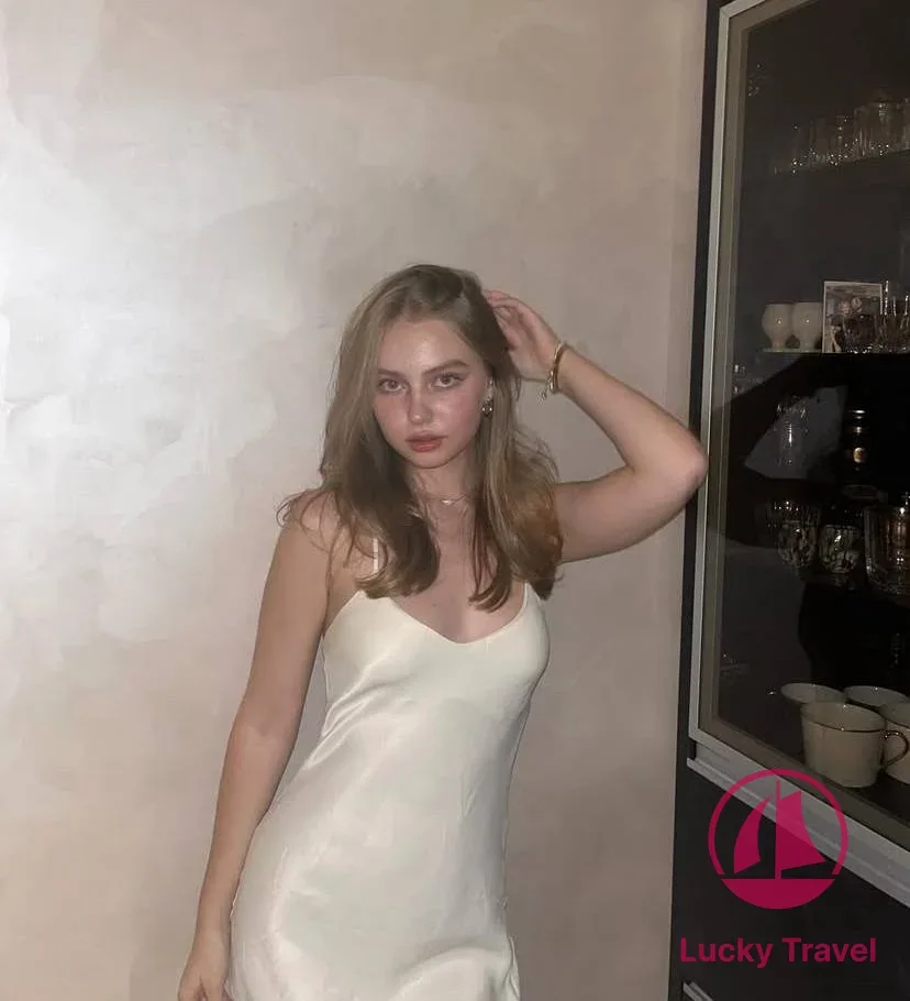 Галерея: проститутка Адель, фото 10, 28 лет, Москва, Даниловский, стройная, блондинка, 165 см
