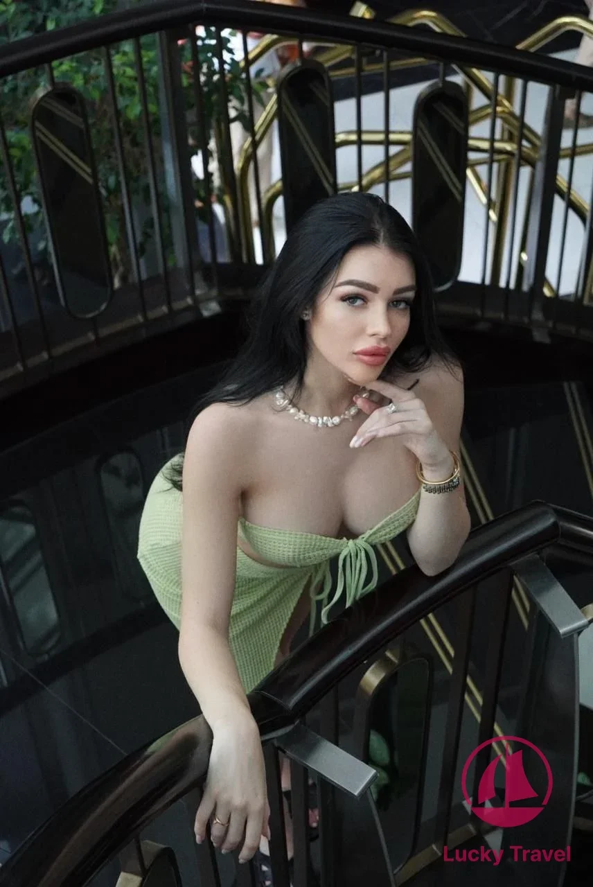 Проститутка Каталина на фото анкеты: 21 год, Москва, Сокол, стройная, шатенка, 168 см, снимок 1