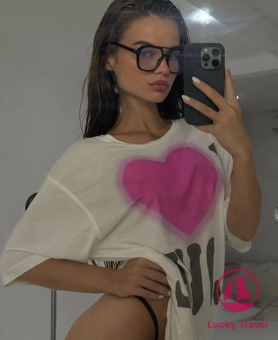 Галерея: проститутка Полина, фото 4, 25 лет, Москва, Лефортово, стройная, шатенка, 170 см