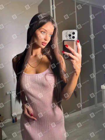 Проститутка Эмилия на фото анкеты: 20 лет, Москва, Якиманка, стройная, шатенка, 169 см, снимок 3