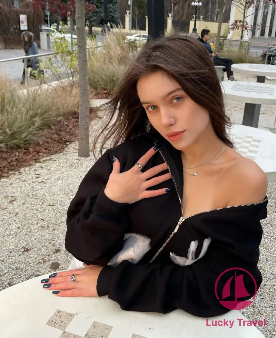 Галерея: проститутка Алла, фото 5, 20 лет, Москва, Марфино, стройная, шатенка, 169 см